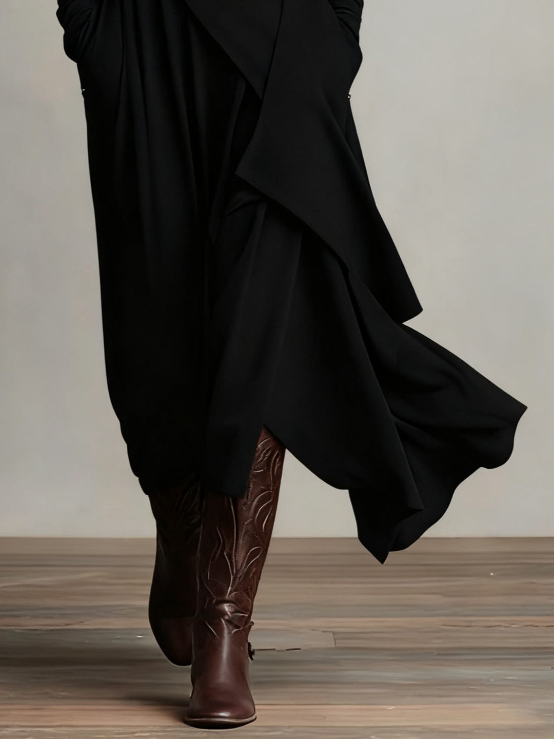 Solmira | Vestido Largo Plisado Asimétrico Con Cuello Alto